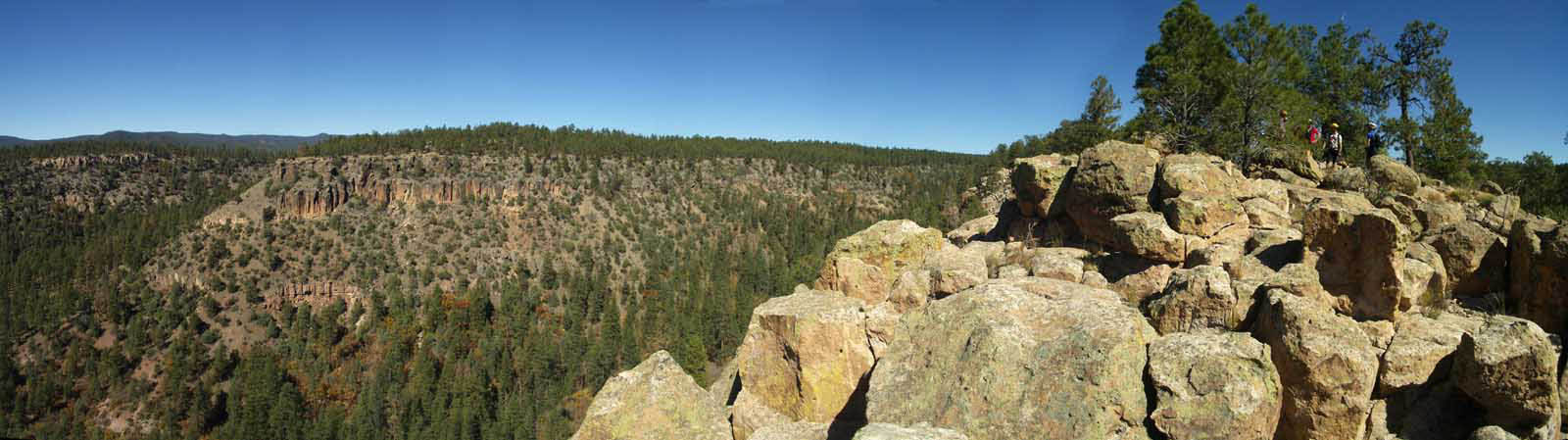 PA180098-104
